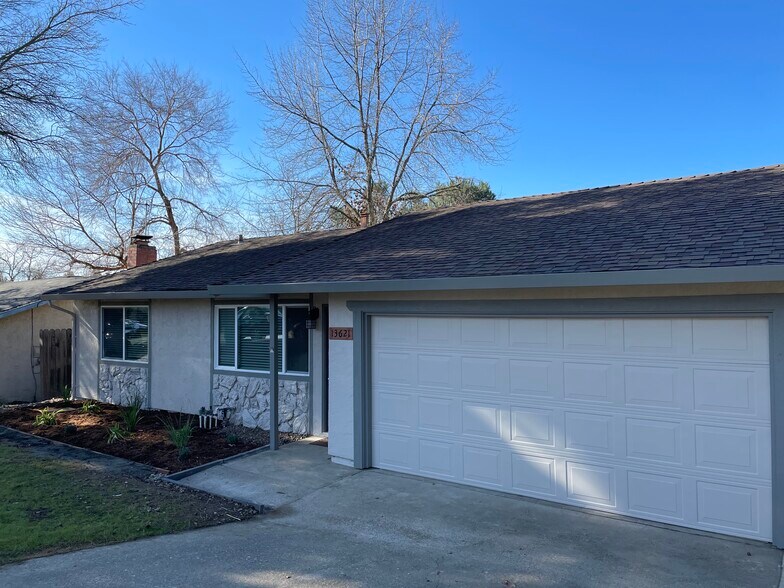 Building Photo - 13621 Fair Oaks Blvd