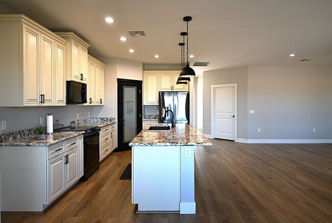 Building Photo - 21144 LEAVITT Ln