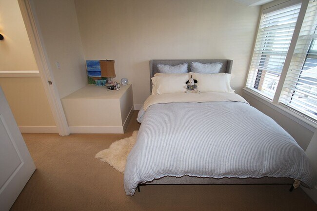 Building Photo - LUXURY 2-BED BALLARD TOWNHOME FOR RENT WIT...