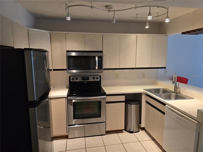 Building Photo - 1224 SW 16th Ave