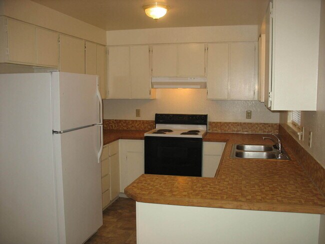 Building Photo - 3bed, 1.5bath, 1,050sq.ft. Single family home with garage