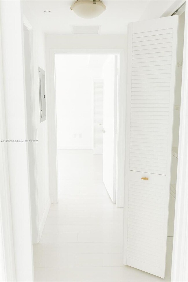 Building Photo - 951 Brickell Ave