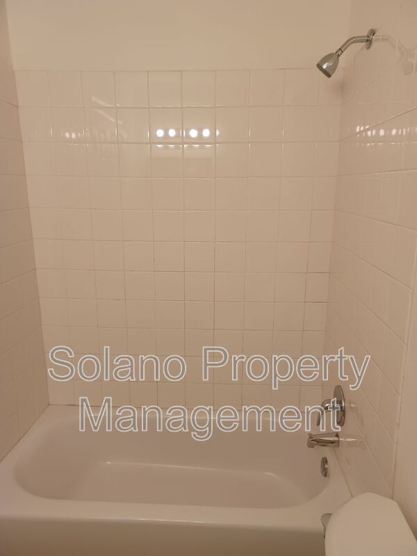 Building Photo - 766 E Tabor Ave