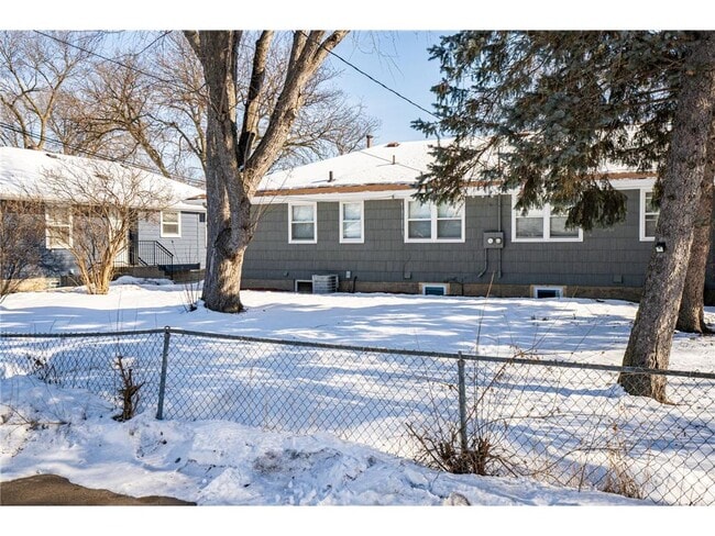 Building Photo - 5422 S 28th Ave