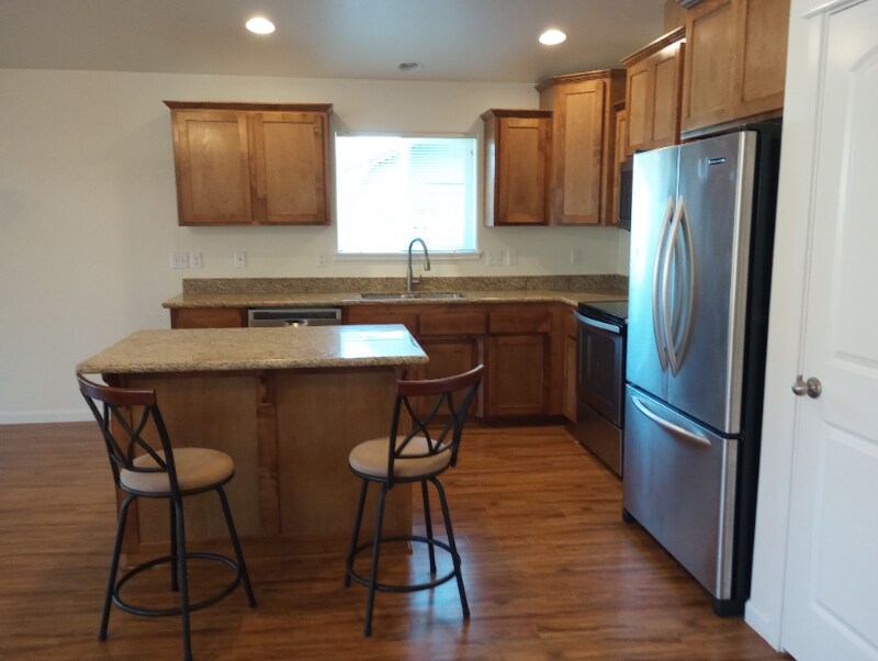 Building Photo - 1317 NW Conklin Ave