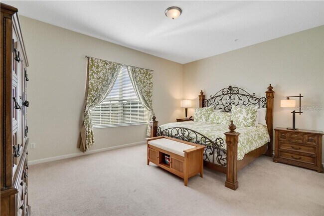 Building Photo - Beautiful WATERFRONT 3 bedrooms Condo located in MetroWest with ELEVATOR! Rare find!