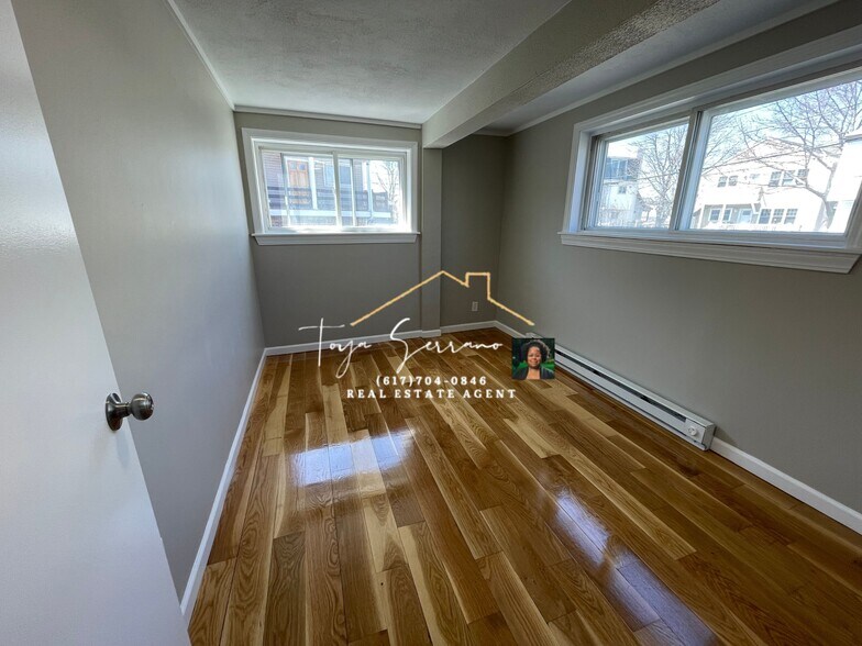 Building Photo - 23 Roughan St