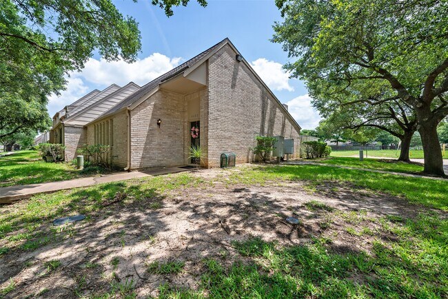 Building Photo - 6602 Montauk Dr