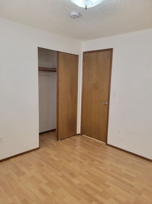 Building Photo - ? Spacious 3-Bedroom Rambler with Vaulted ...