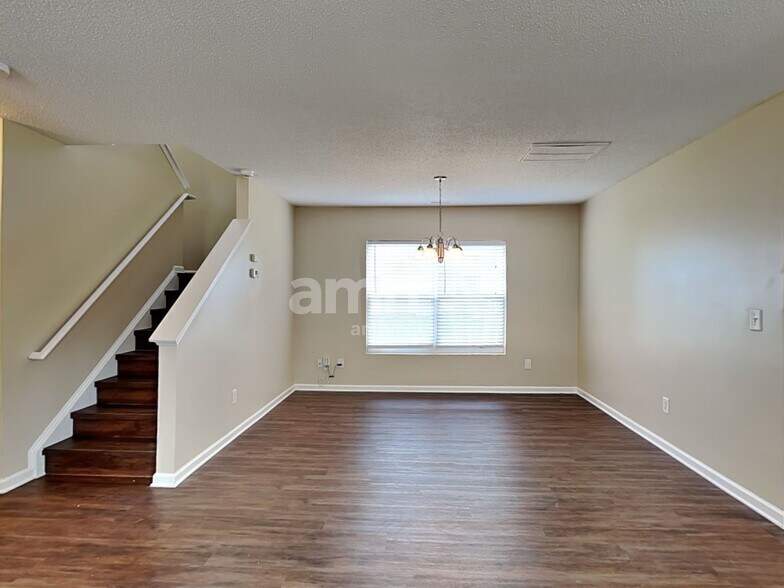 Building Photo - 710 Obsidian Way