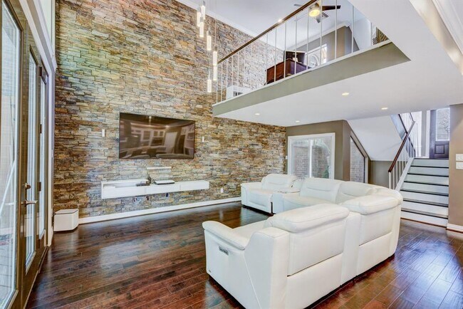 Building Photo - 4734 Post Oak Timber Dr