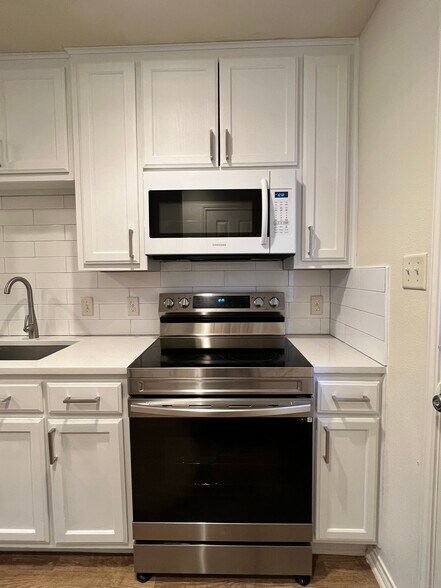 Building Photo - 5628 Humbert Ave