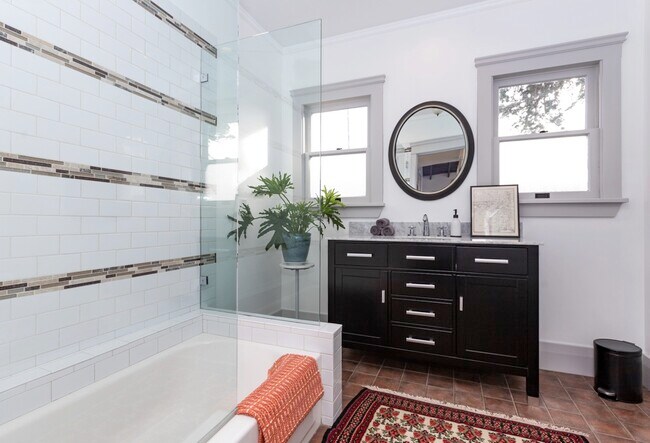 Main Bathroom - 5850 Foothill Dr