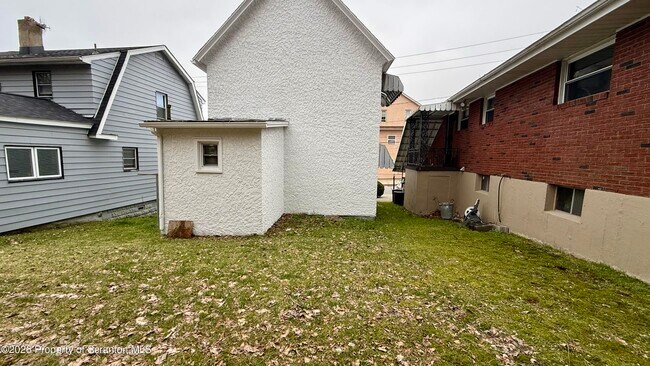 Building Photo - 140 Sand St