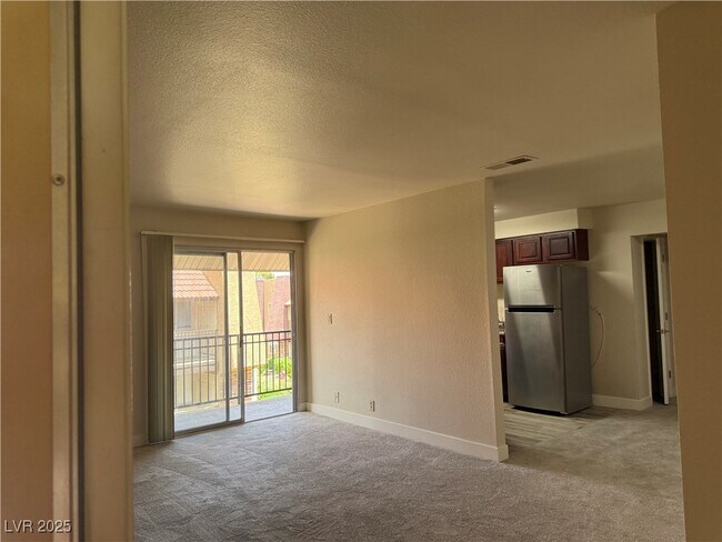 Building Photo - 4390 Sandy River Dr