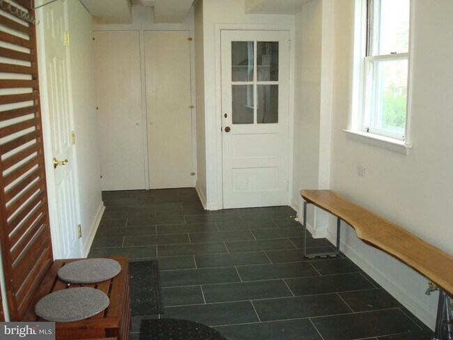 Building Photo - 1346 Faucett Dr