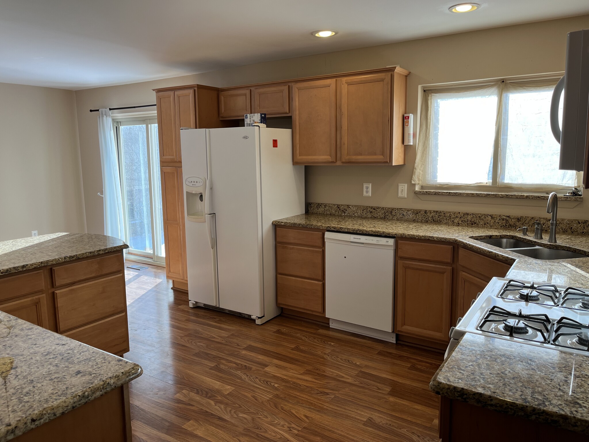 Kitchen - 1855 Lakewood Dr