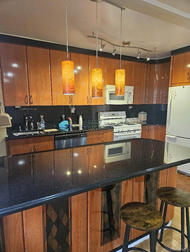 Building Photo - 105-15-105-66 66th Ave