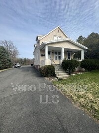 Building Photo - 32 Russell Rd