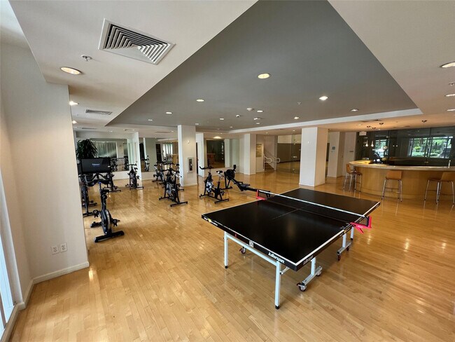 Building Photo - 511 SE 5 Ave