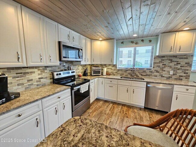 Building Photo - Ocean Paradise in Cocoa Beach