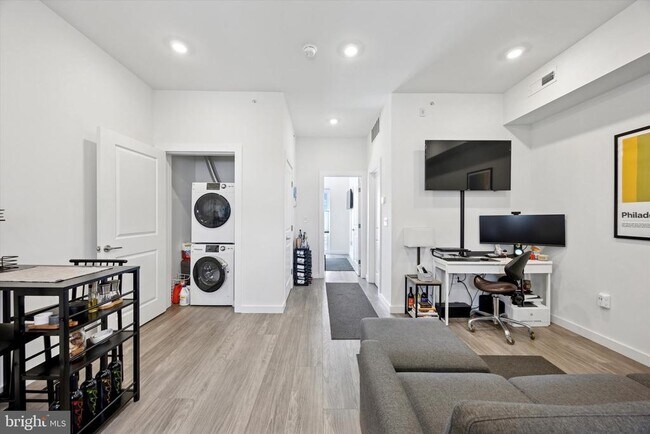 Building Photo - 1617 Ridge Ave