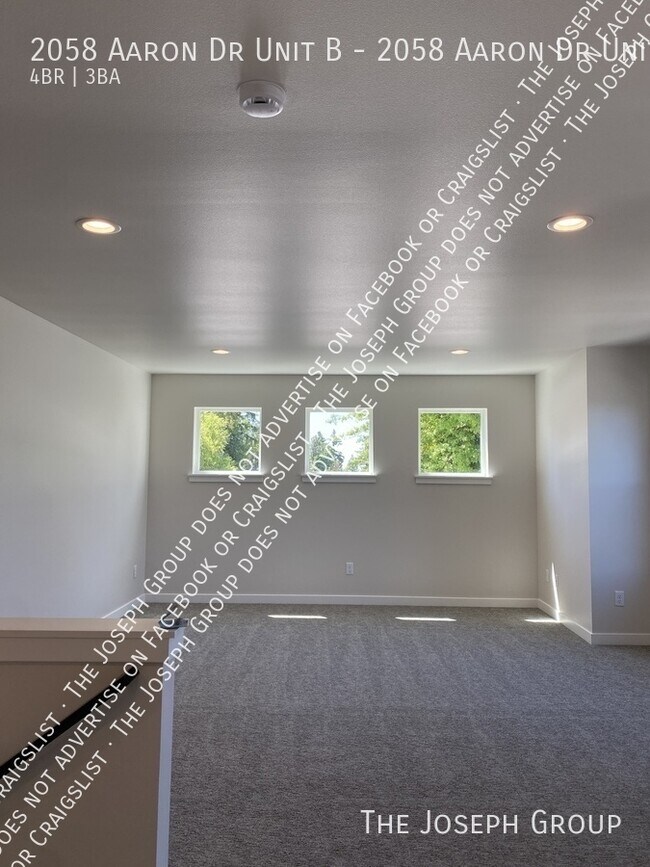 Building Photo - 2058 Aaron Dr