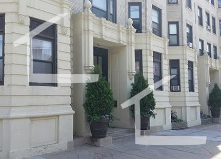 Building Photo - 829-833 Beacon St