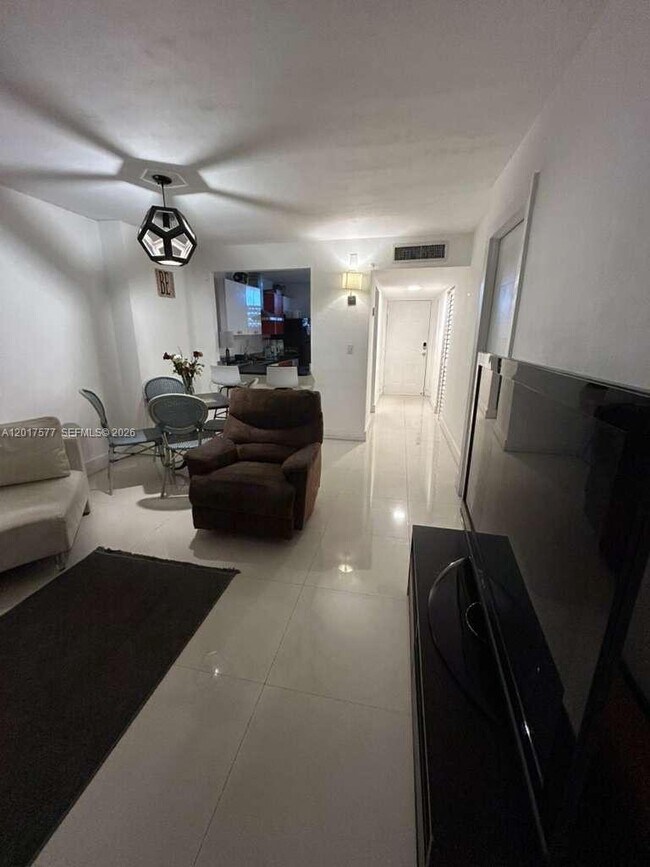 Building Photo - 2903 N Miami Beach Blvd