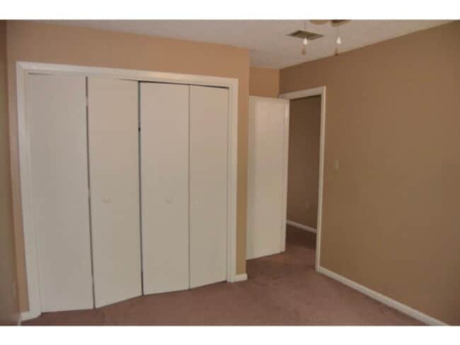 Building Photo - Lakewood Apartments: Premium location