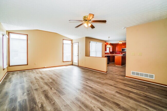 Building Photo - 9400 Magnolia Way