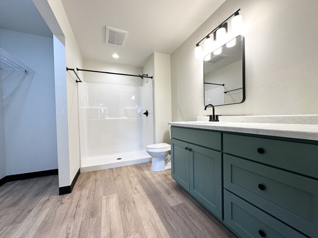 Building Photo - 533 Rustic Ridge Dr
