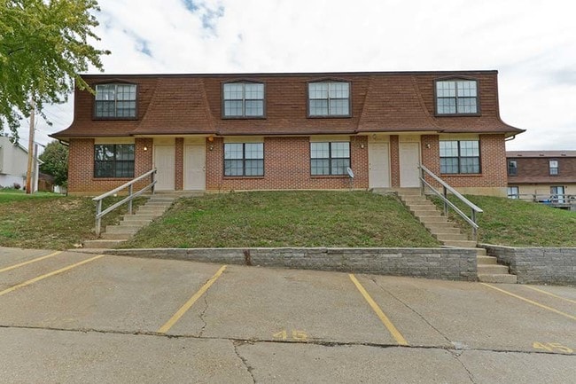 Building Photo - 2039 Essex Dr