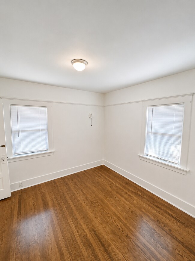 Building Photo - 120 H Ave