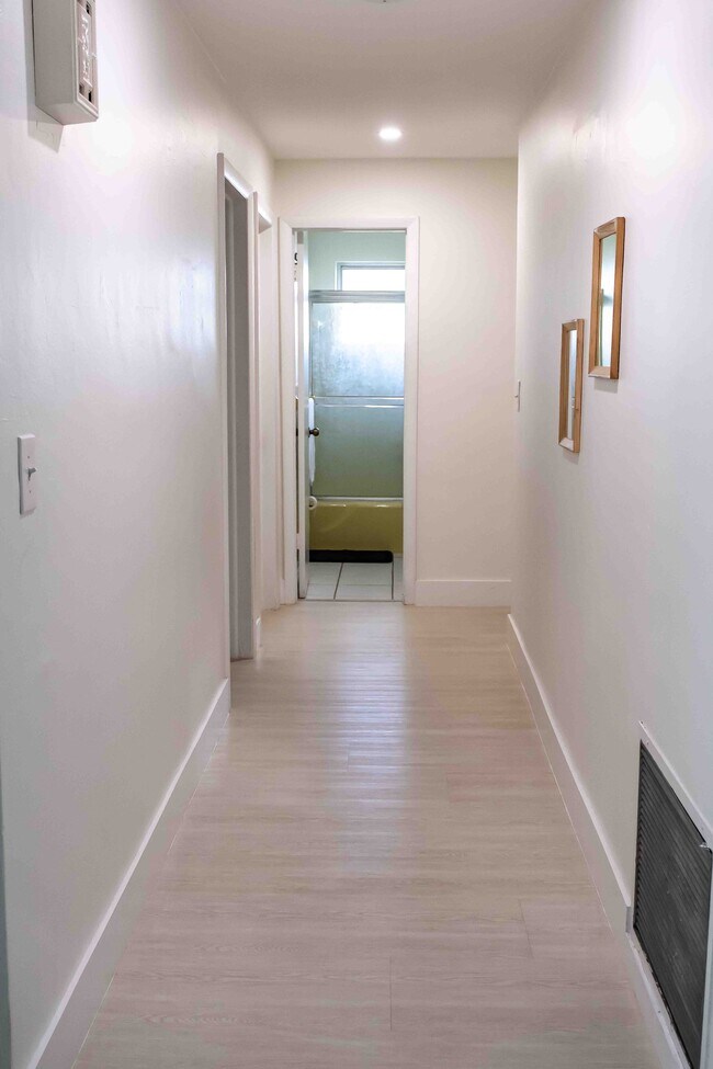 Building Photo - 1020 SW 84th Ave