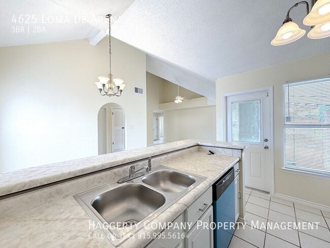 Building Photo - 4625 Loma De Arena Ct