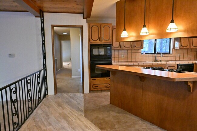 Building Photo - Large 2-bedroom home on private cul-de-sac backs up to Forebay Community Park and the Reservoir!