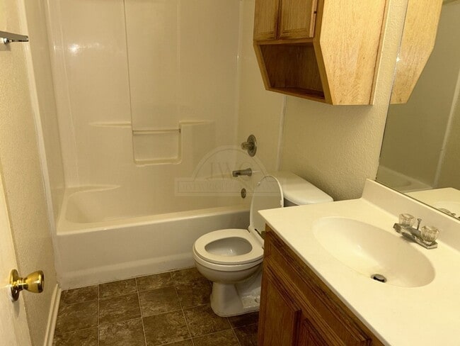 Building Photo - 3302 Toledo Dr