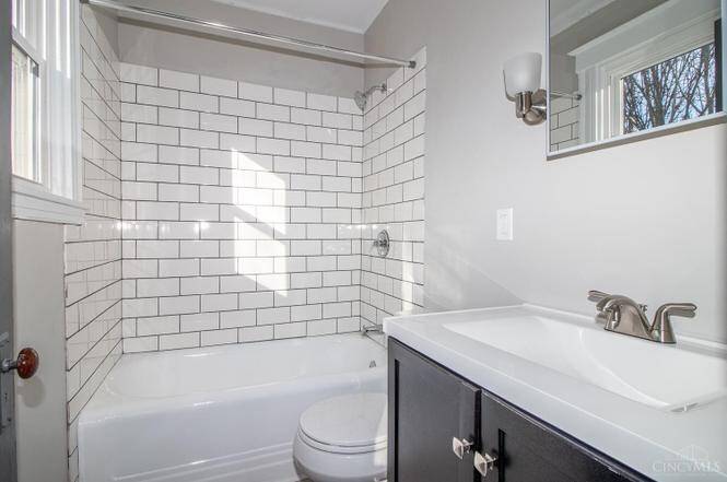 Building Photo - 723 Considine Ave