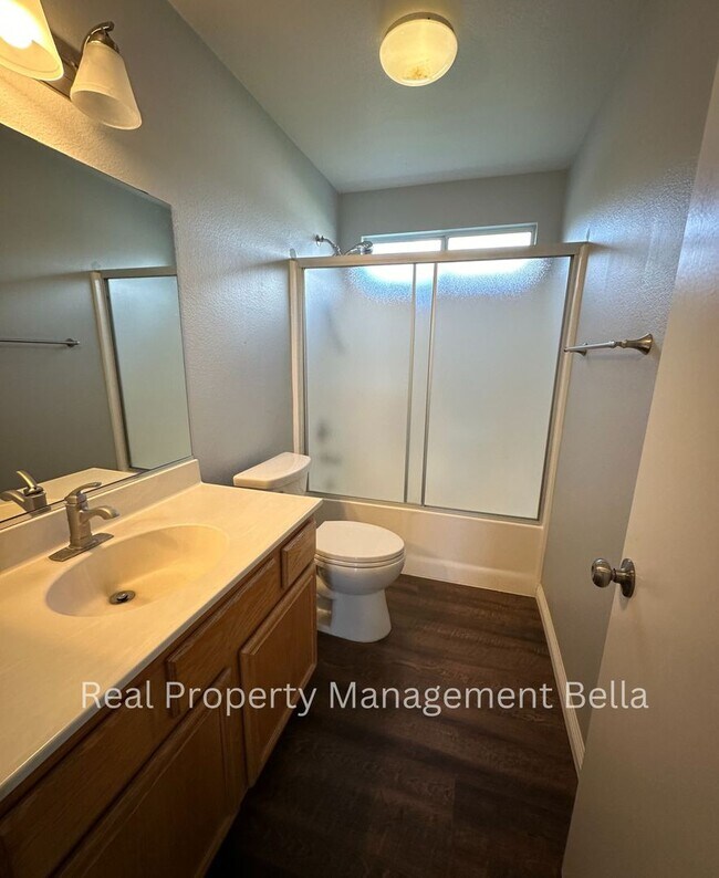 Building Photo - Lakeview Pool Retreat in a Private Cul-de-Sac Setting