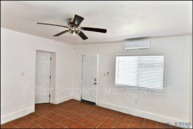 Building Photo - 1910A Olive Ave !!