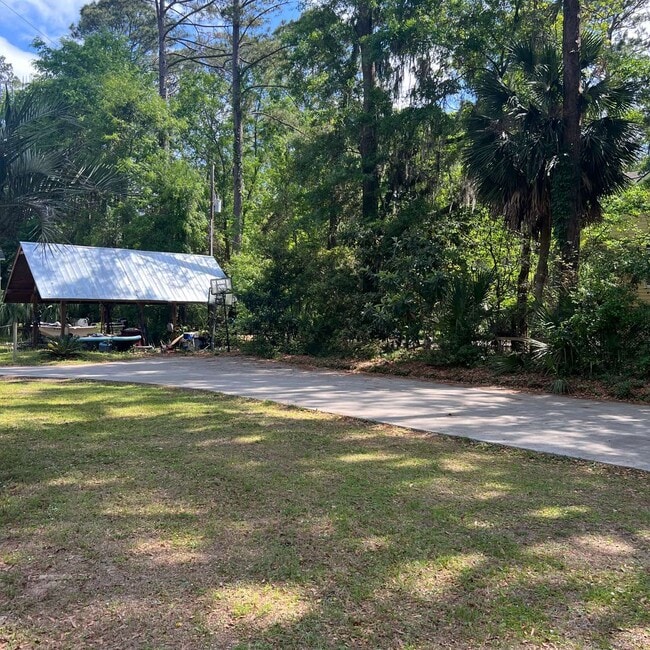 Building Photo - 31 Vinel Ln