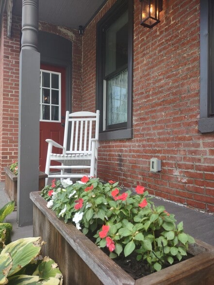 Building Photo - 3144 Woodbine Ave