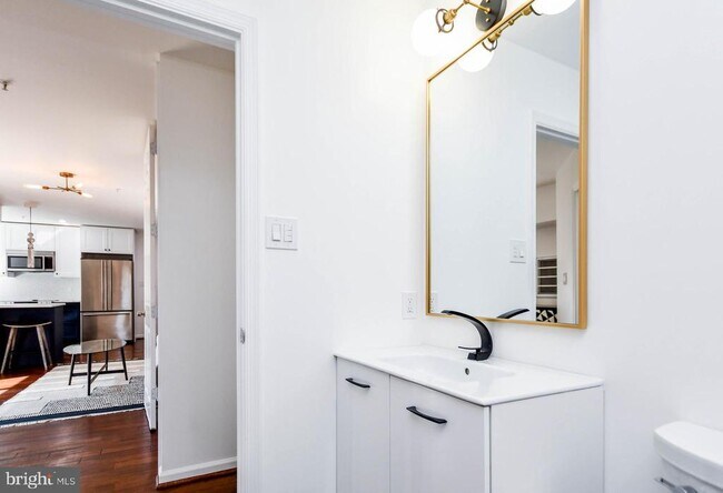 Building Photo - 1386 Bryant St NE