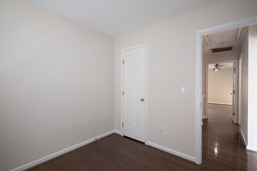Building Photo - 420 Canewood Pl