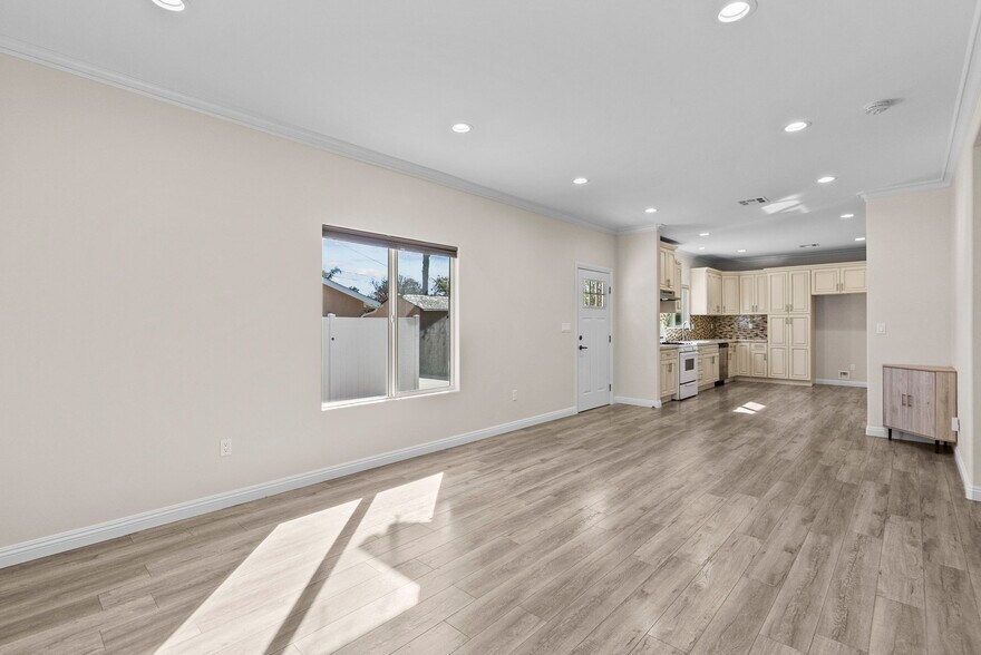 Building Photo - 6715 Cedros Ave