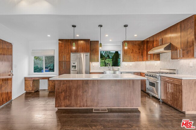 Building Photo - 3476 Troy Dr