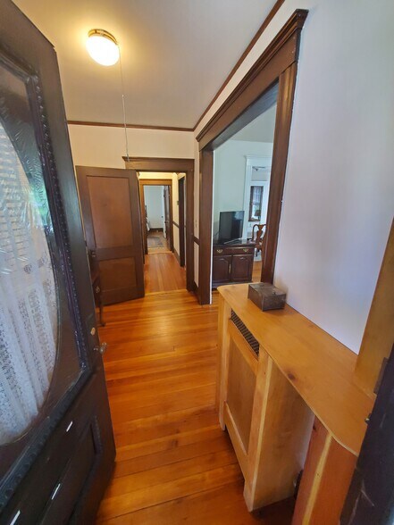 Building Photo - 64 Highland Ave
