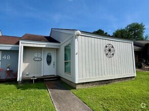 Building Photo - 49 Westwood Vlg Dr