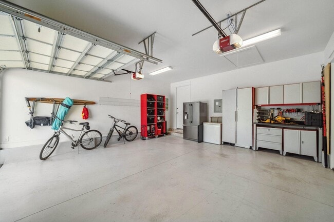 Building Photo - 327 Cobalt Ln